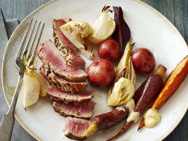 So bereiten Sie Thunfischsteak mit Rosmarin zu