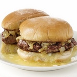 Cremiger Burger mit Zwiebeln