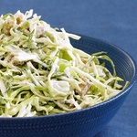Krautsalat mit Weintrauben und Walnüssen