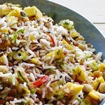 سلطة أرز مع خيار ومانجو