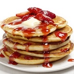 Frischkäsepfannkuchen mit Erdbeersauce