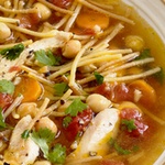 Hühnersuppe mit Kichererbsen und Spaghetti