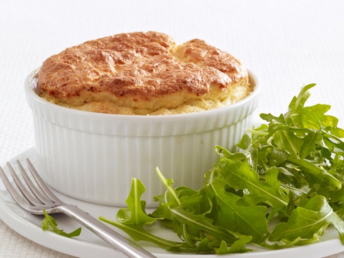 Wie man Maissoufflé mit Käse zubereitet