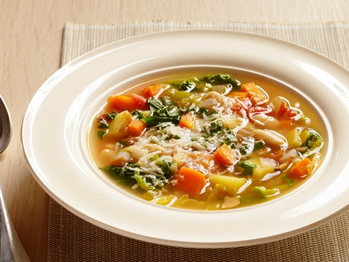 Parmesanlı Minestrone Çorbası Nasıl Yapılır?