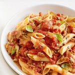 Penne-Nudeln mit Truthahn-Tomatensoße
