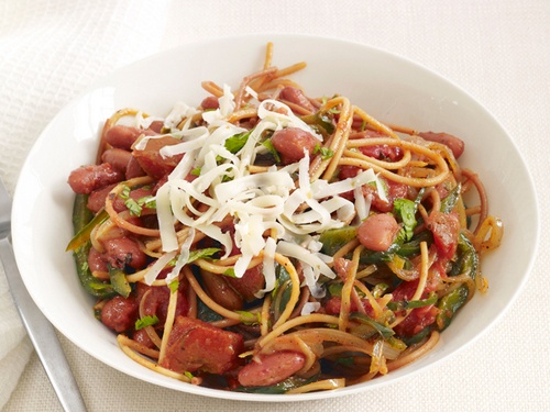 Wie man Sopa Seca mit Bohnen zubereitet