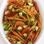Gebackene Karotten mit Avocado und Orange