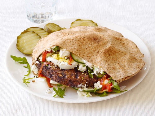 Wie man arabische vegetarische Burger zubereitet
