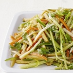 Asiatischer Mais-, Jicama- und Karottensalat