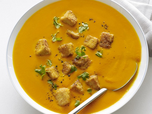 Wie man Karotten-Ingwer-Tofusuppe zubereitet