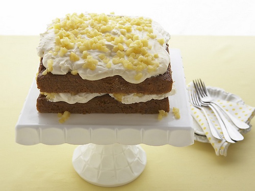 Wie man Karottenkuchen mit Ananas zubereitet