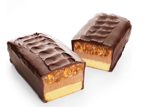 So backt man einen Snickers-Schokoladenriegel-Kuchen