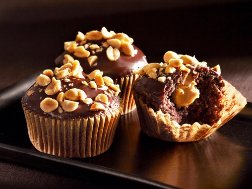 So backt man Mini-Schokoladen-Erdnussbutter-Cupcakes