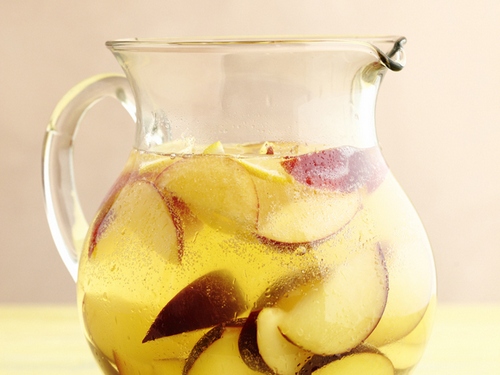 Wie man weiße Sangria zubereitet