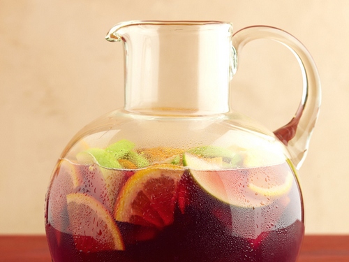 Wie man rote Sangria zubereitet