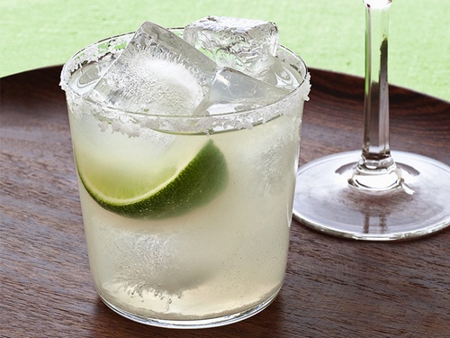 Wie man einen Margarita-Cocktail zubereitet