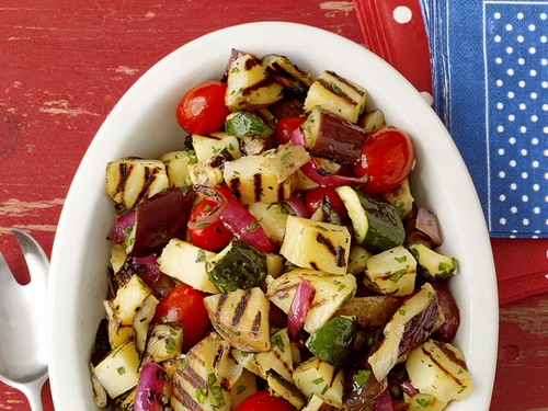 Rezept für gegrillten Kartoffelsalat mit Zucchini und Aubergine