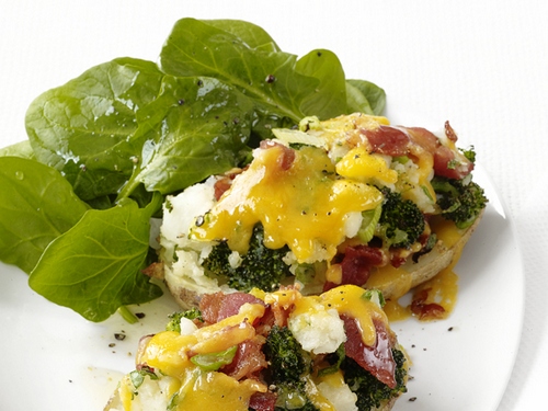 Rezept für mit Brokkoli und Cheddar gefüllte Kartoffeln