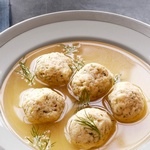Hühnerbrühe mit Matzeknödeln