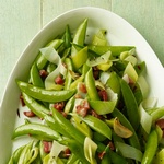 Zuckerschoten mit Lauch und Pancetta