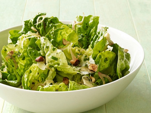 Zubereitung - Warmer Blattsalat mit Nüssen