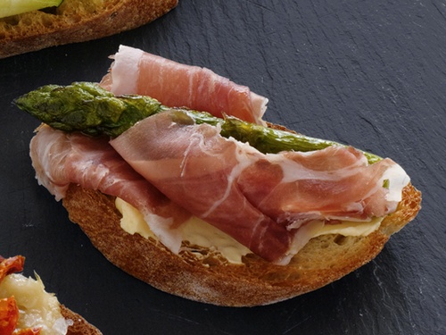 Kuinka tehdä - Bruschetta kinkulla ja parsalla