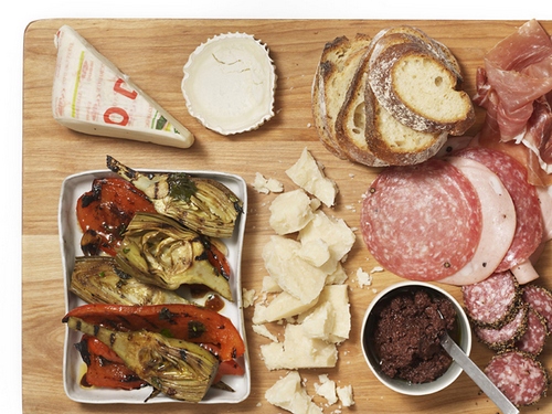 Zubereitung - Antipasti mit geröstetem Gemüse, Wurst und Käse