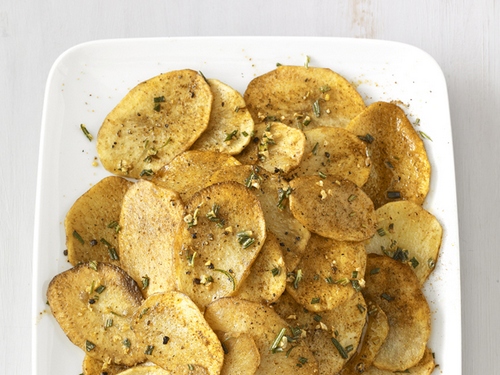 Wie man Rosmarin-Kartoffelchips zubereitet