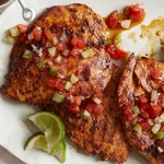 Scharfe gegrillte Hähnchenbrust mit Salsa