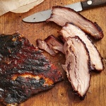 Gegrillter Schweinebauch mit Ingwersauce