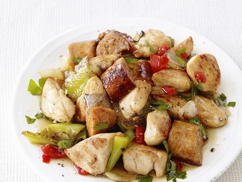 Zubereitung - Gebratenes Hähnchen mit Wurst und Paprika