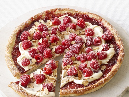 Zubereitung - Dessertpizza mit Himbeeren und Mandeln