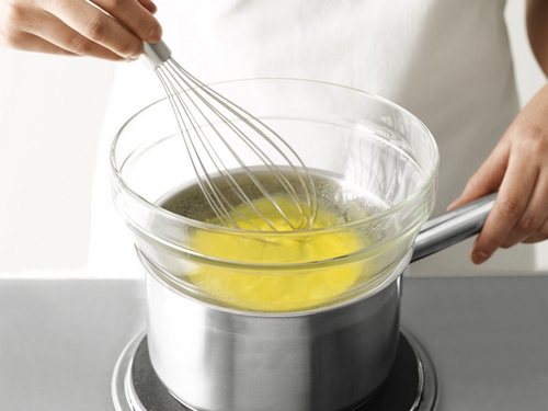 Hausgemachte Mayonnaise aus pasteurisierten Eiern
