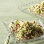 Krautsalat mit Karotten, Äpfeln und Speck