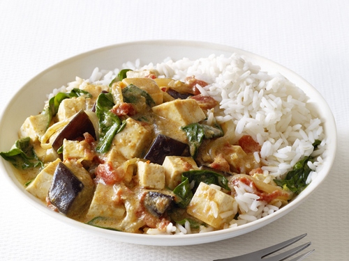 Wie man Auberginen-Tofu-Curry zubereitet