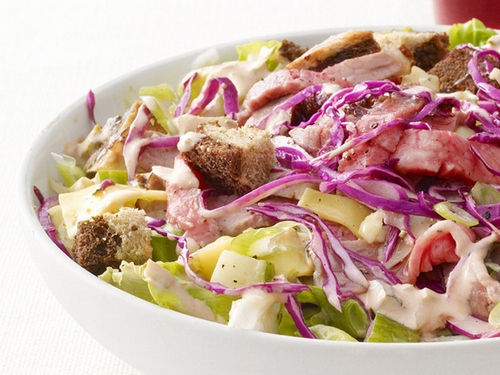 Wie man Rotkohl-Rindfleisch-Salat zubereitet