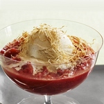 Rhabarbermarmelade mit Eiscreme