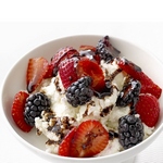 Ricotta mit Beeren und Balsamicosauce