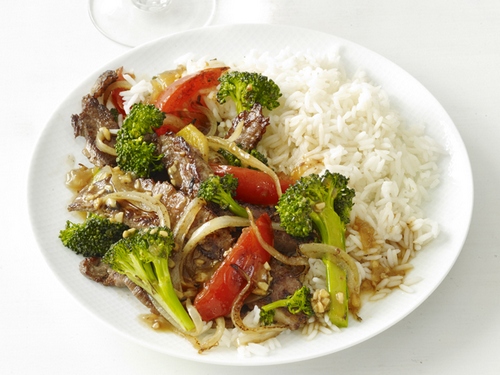 So kocht man Rindfleisch mit Brokkoli nach chinesischer Art