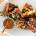 BBQ-Hähnchen mit Chipotle-Paprika, Mango und Chimichurri-Sauce