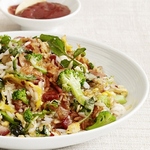 Brokkoli mit Reis und karamellisiertem Speck