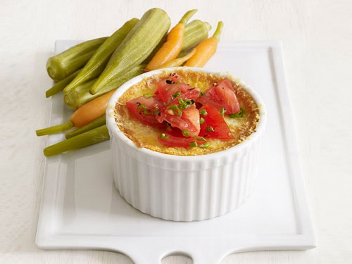 Come preparare un soufflé di mais con formaggio e pomodori freschi