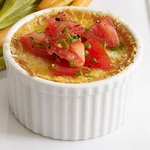 Maissoufflé mit Käse und frischen Tomaten