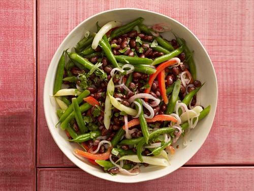 Zubereitung - Salat mit grünen Bohnen, Paprika und roten Zwiebeln