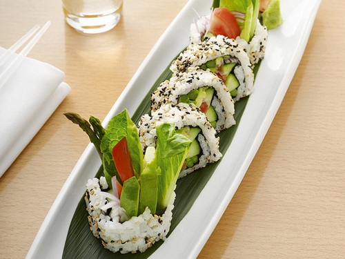 Zubereitung – Gemüse-Sushi mit Römersalat, Tomaten, Gurken und Avocado