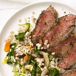 Gegrilltes Rindersteak mit Perlgraupensalat