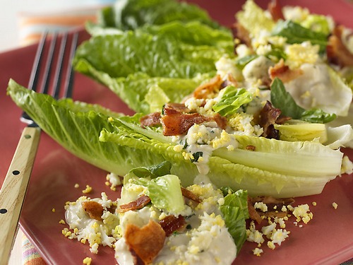Zubereitung - Römersalat mit Speck, Ei und Blauschimmelkäse-Dressing