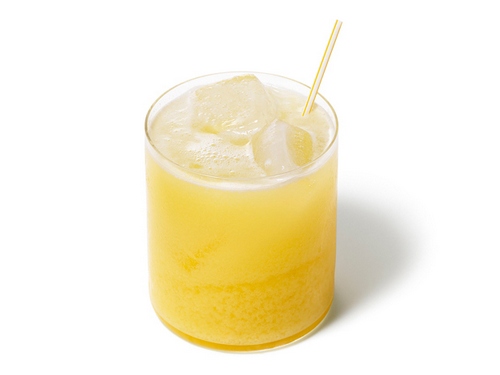 Come preparare una piña colada con latte di cocco fresco