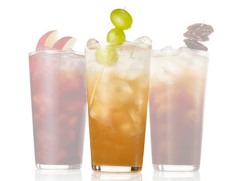 Wie man gewürzte Cranberry-Trauben-Limonade zubereitet