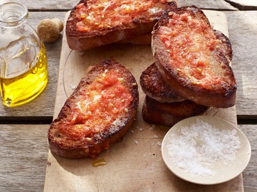 Kuinka tehdä tomaatti-valkosipulileipää